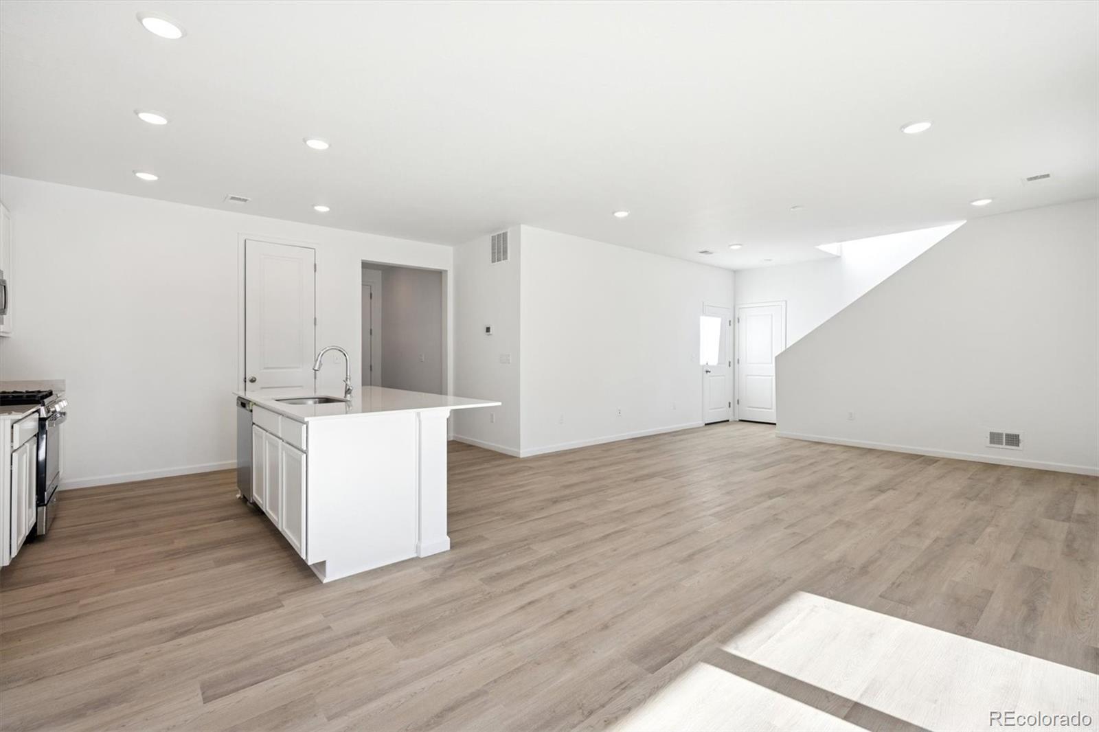 MLS Image #8 for 24660 e 42nd avenue,aurora, Colorado