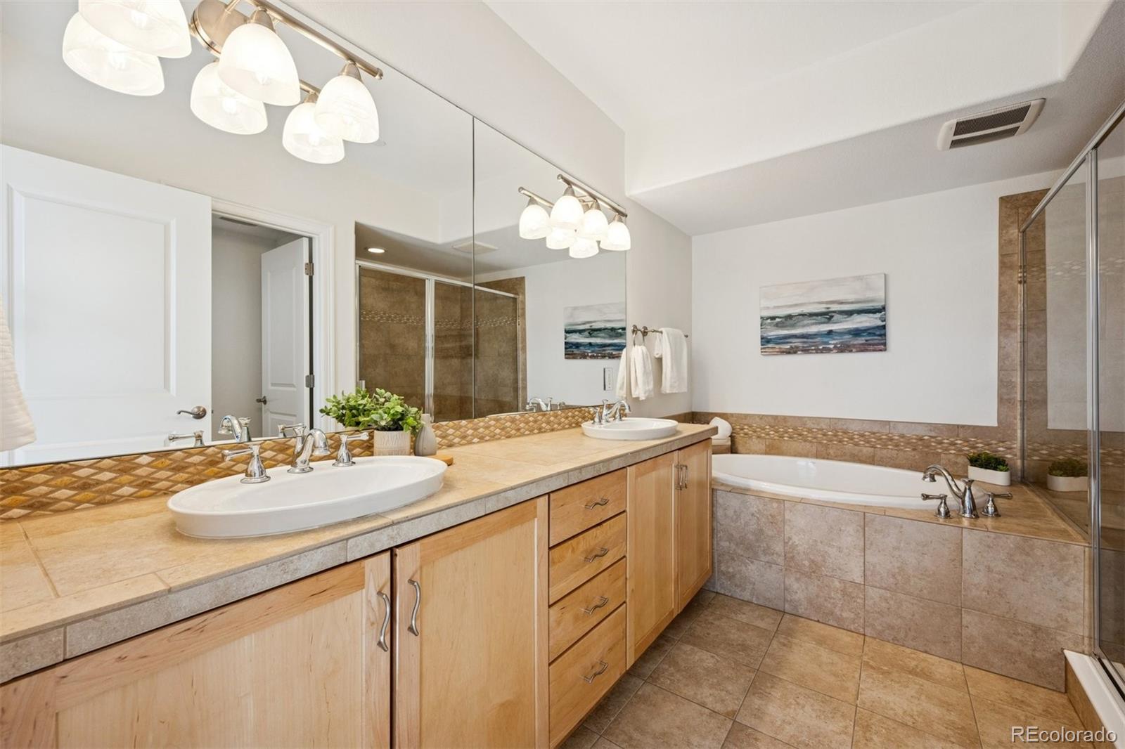 MLS Image #15 for 85  rampart way 309,denver, Colorado