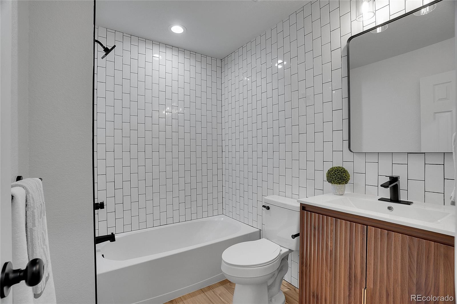MLS Image #11 for 11802 e kentucky avenue,aurora, Colorado