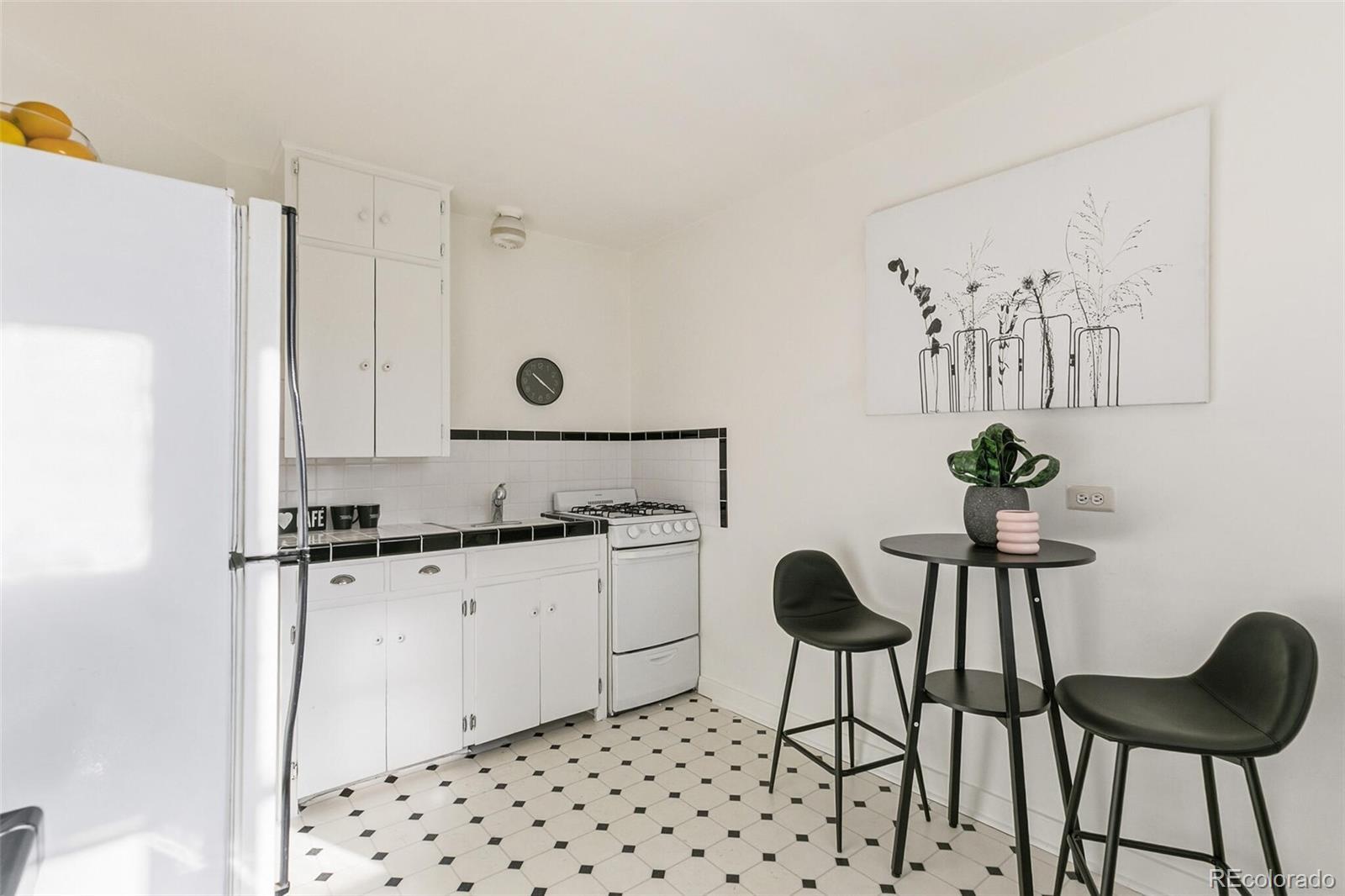 MLS Image #12 for 1605  saint paul street 10,denver, Colorado