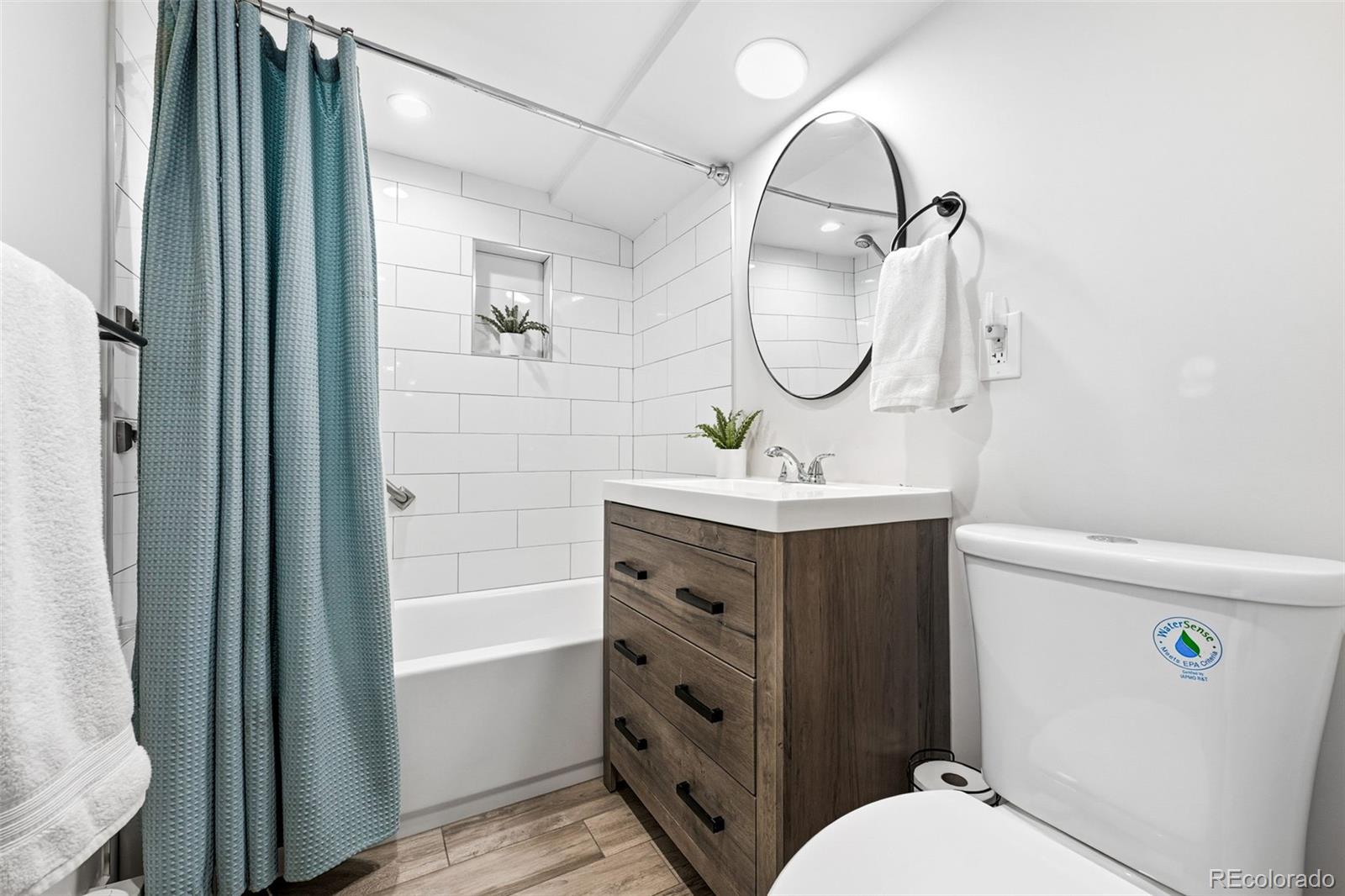 MLS Image #32 for 2711 s pierce street,denver, Colorado