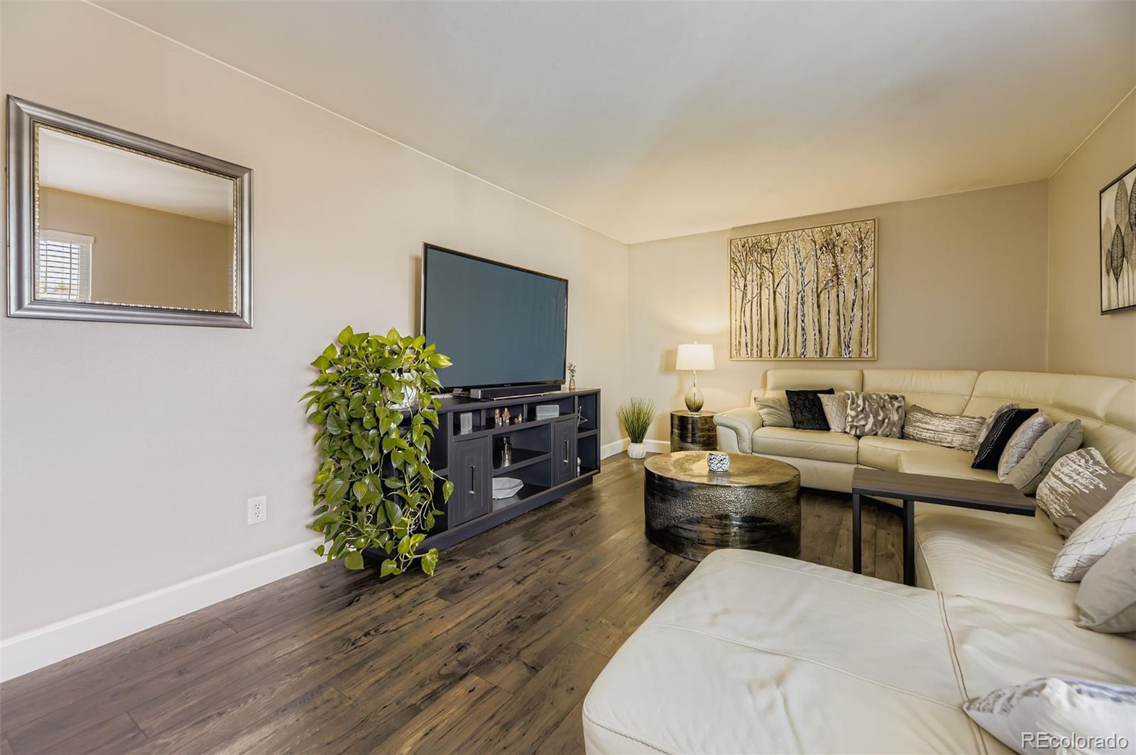 MLS Image #5 for 7085 s dahlia street,centennial, Colorado