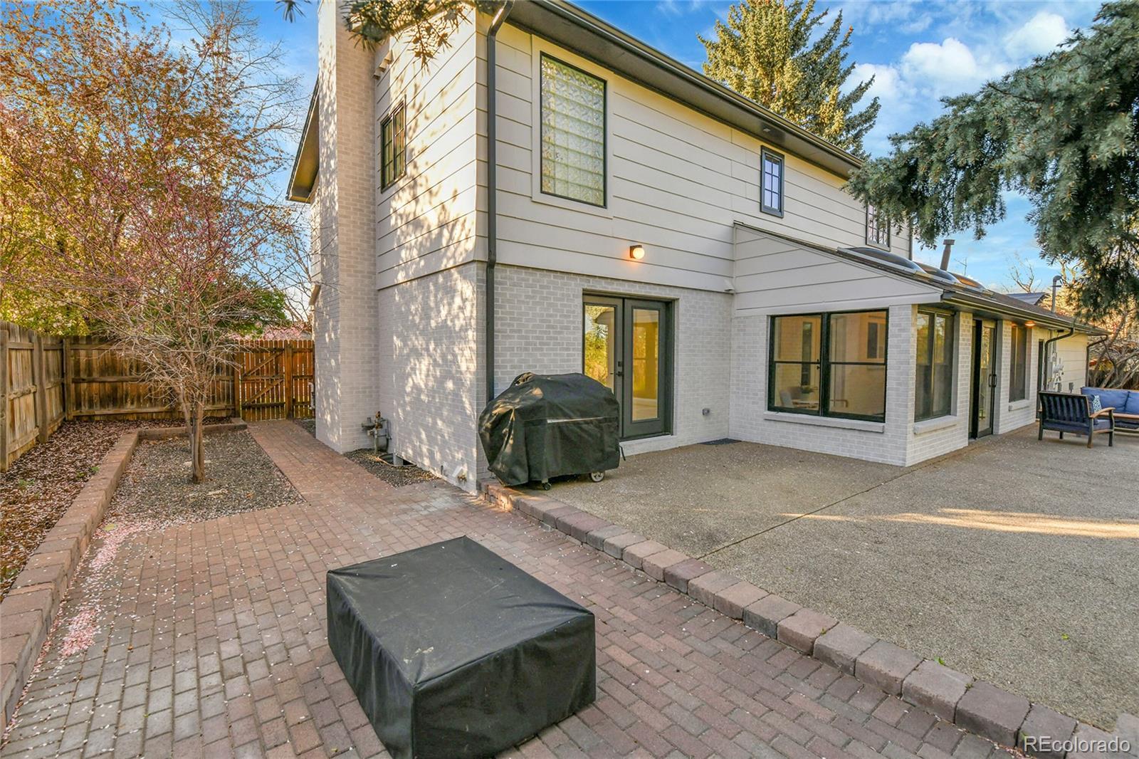 MLS Image #34 for 3930 s hillcrest drive,denver, Colorado
