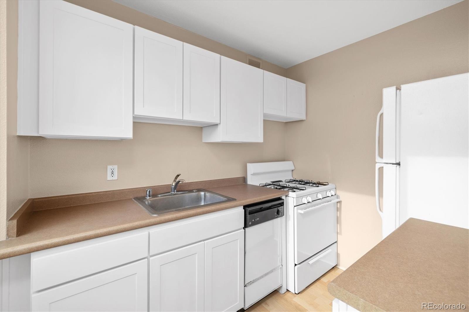 MLS Image #12 for 1196 n grant street 501,denver, Colorado