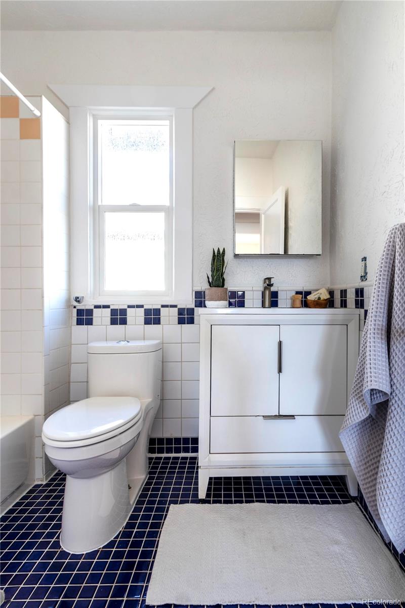 MLS Image #11 for 3200 n vine street,denver, Colorado