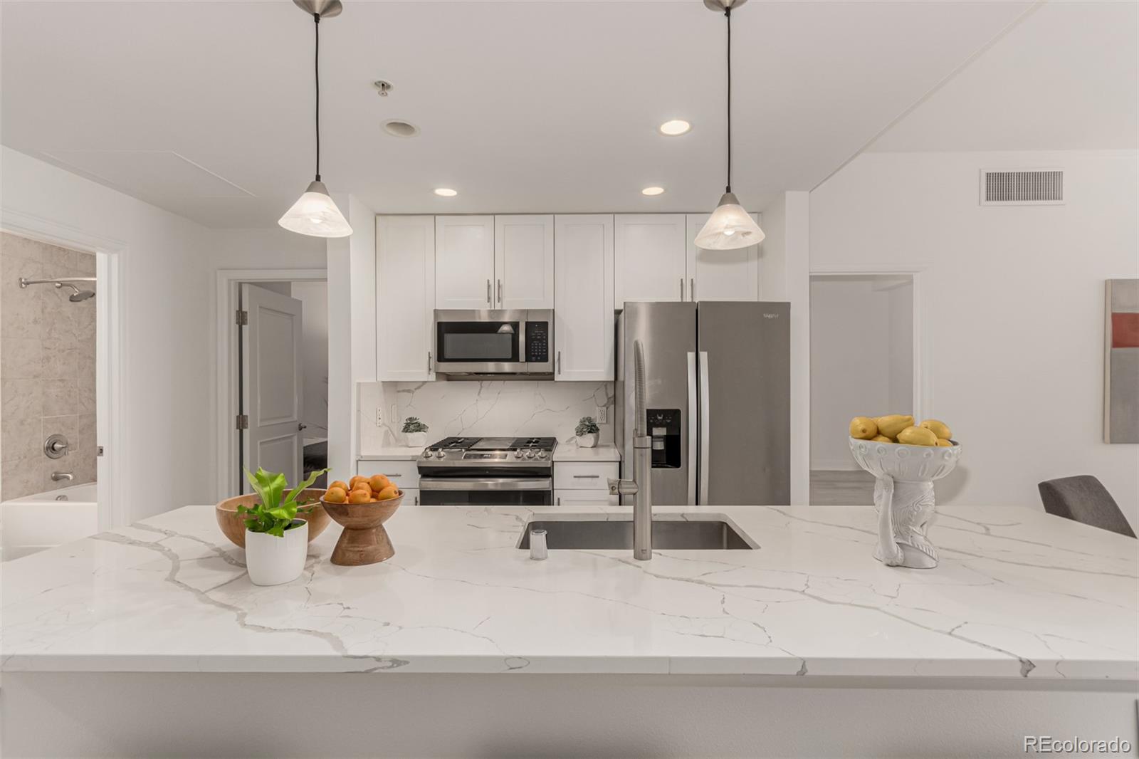 MLS Image #11 for 1975 n grant street 627,denver, Colorado