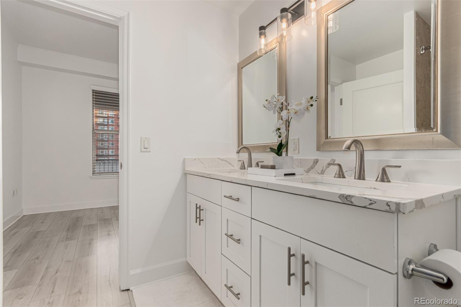 MLS Image #16 for 1975 n grant street 627,denver, Colorado
