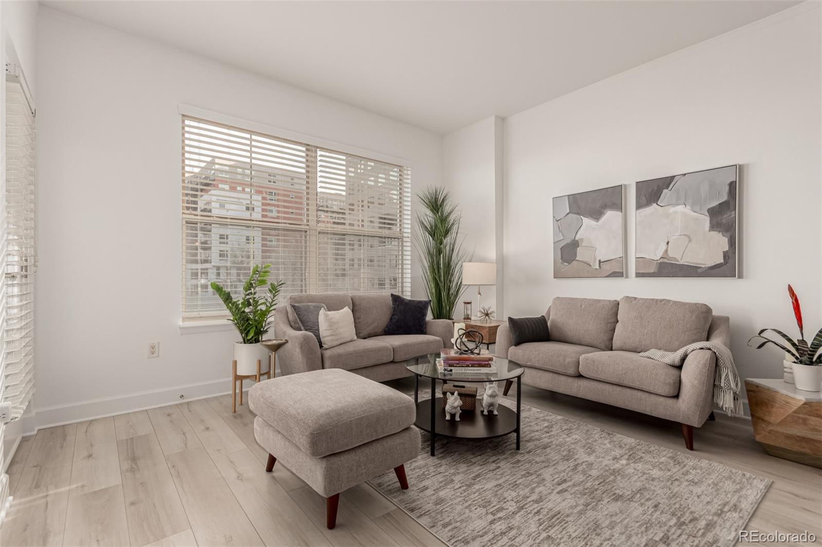 MLS Image #3 for 1975 n grant street 627,denver, Colorado