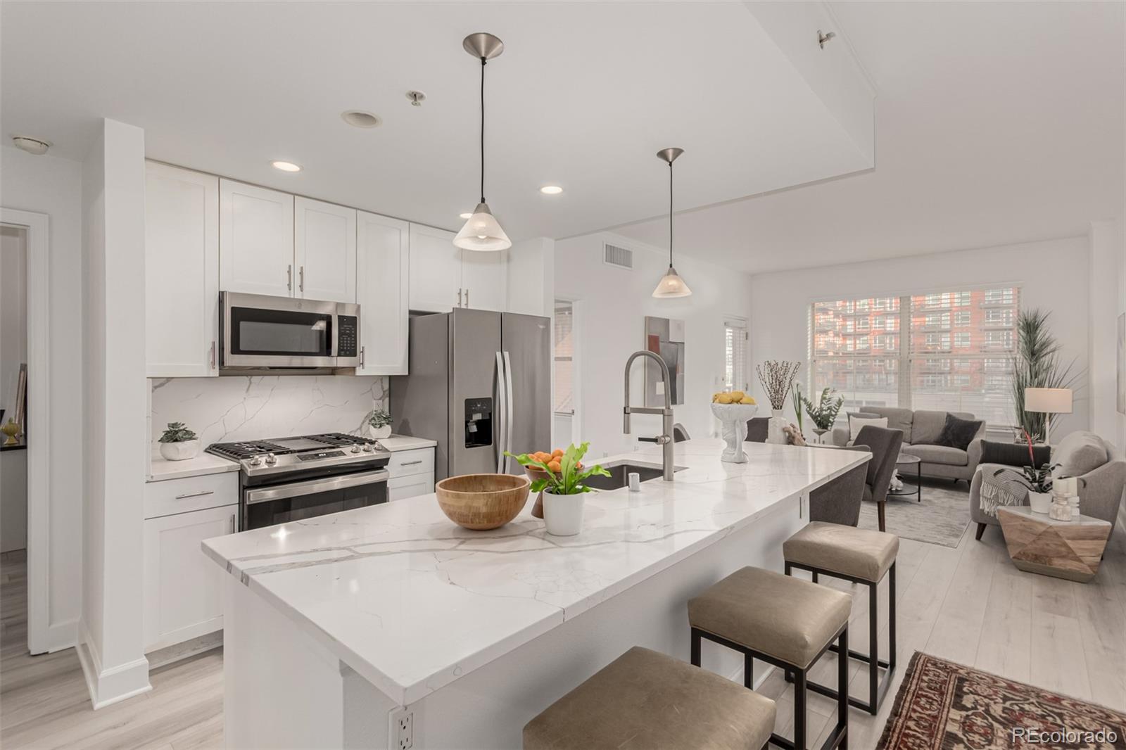 MLS Image #5 for 1975 n grant street 627,denver, Colorado
