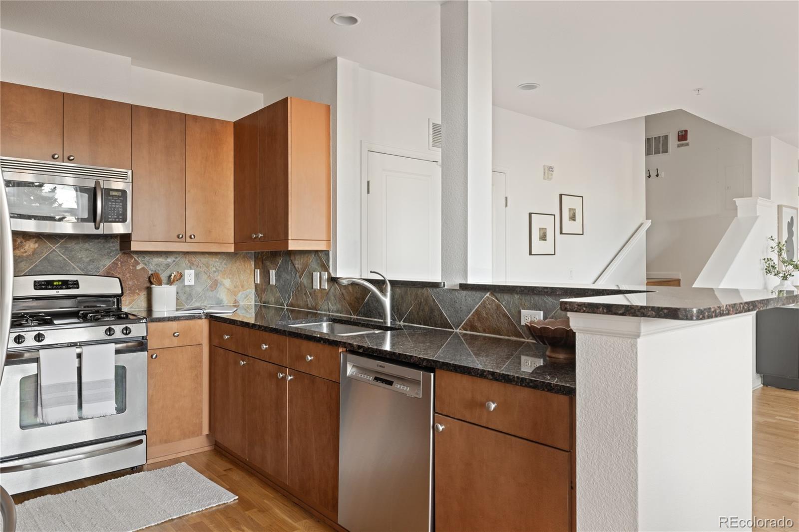 MLS Image #10 for 1662  fillmore street,denver, Colorado