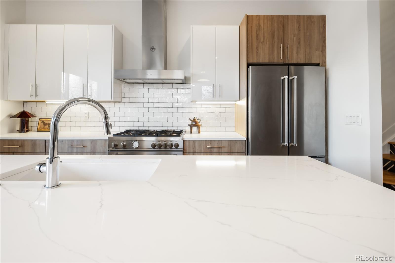 MLS Image #10 for 2240 s lincoln street,denver, Colorado