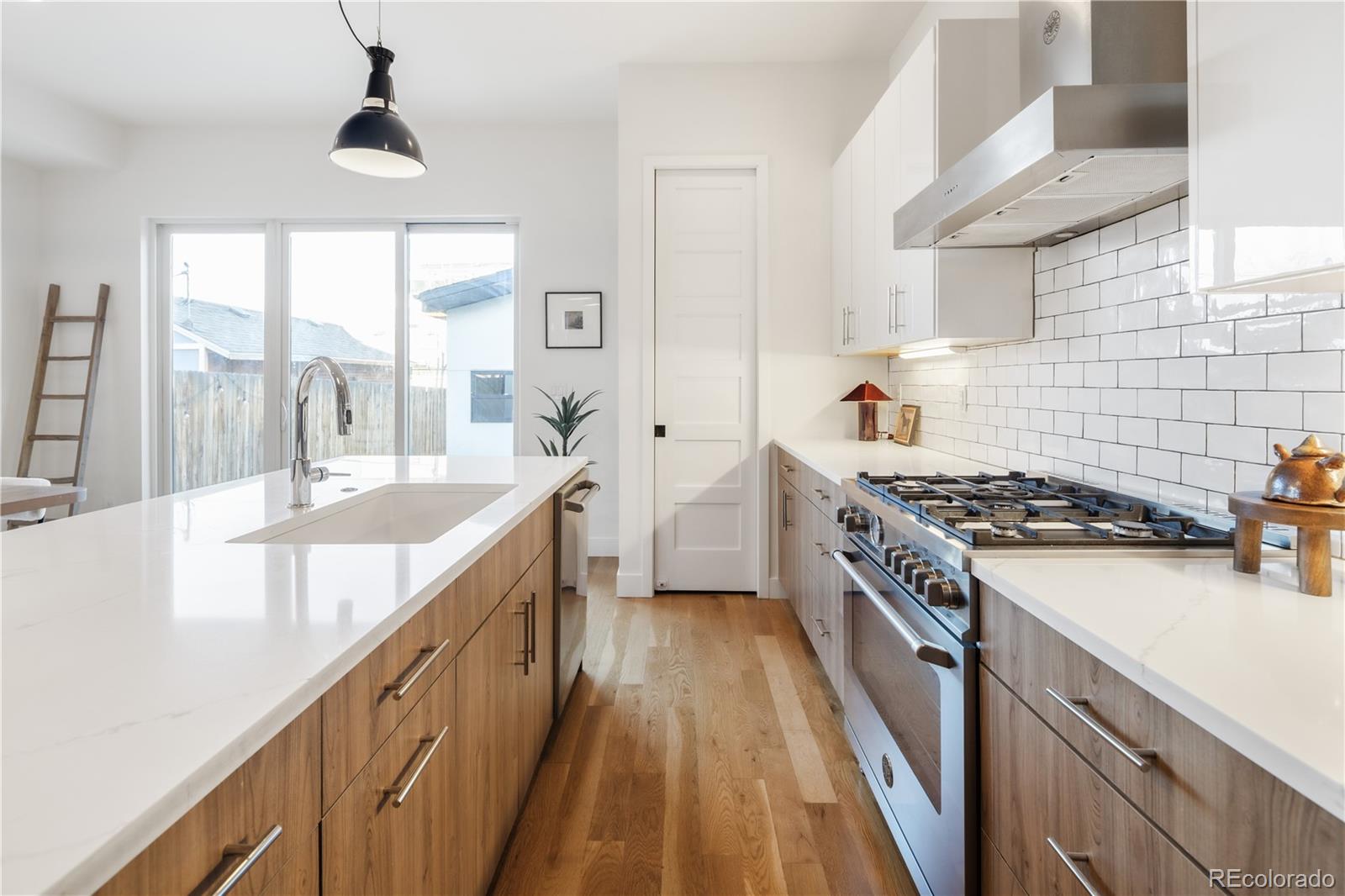 MLS Image #11 for 2240 s lincoln street,denver, Colorado