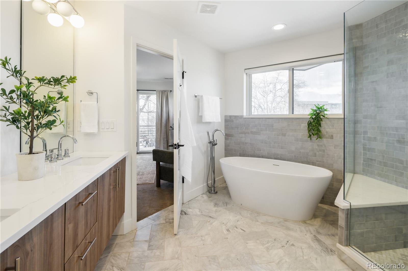 MLS Image #22 for 2240 s lincoln street,denver, Colorado