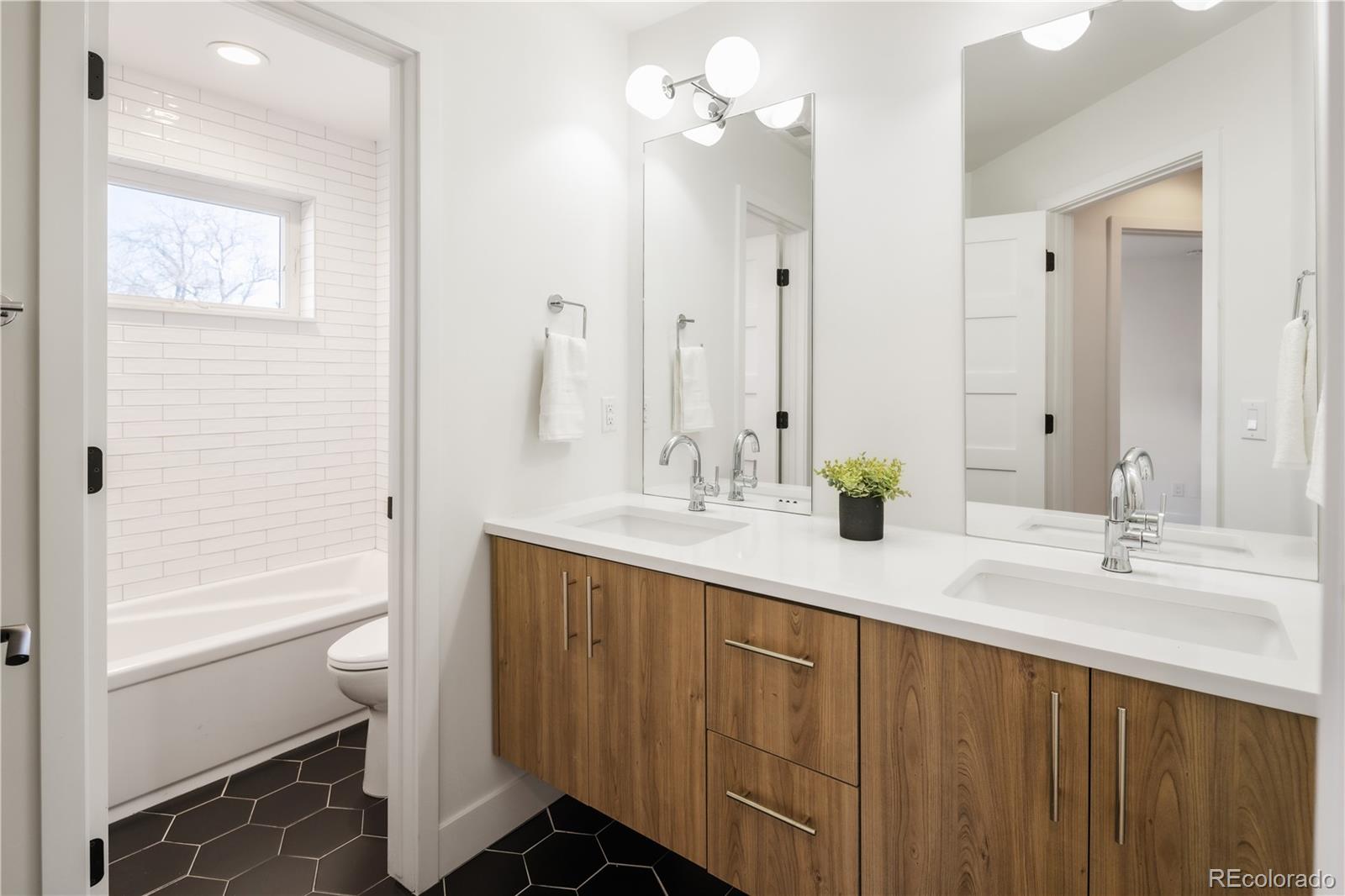 MLS Image #28 for 2240 s lincoln street,denver, Colorado
