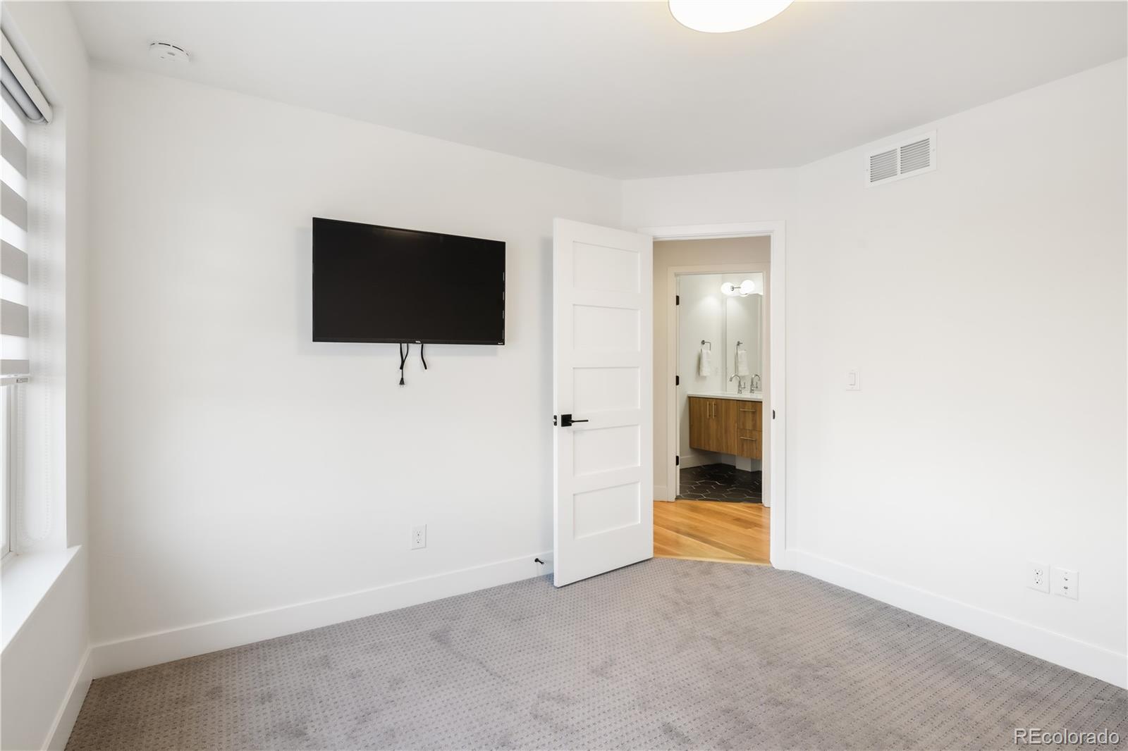 MLS Image #30 for 2240 s lincoln street,denver, Colorado