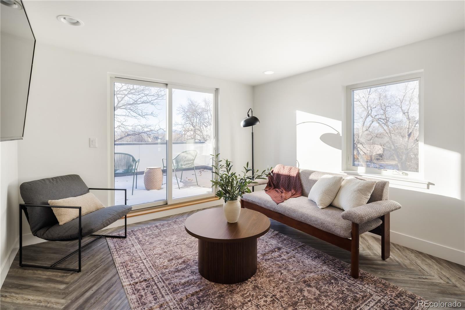 MLS Image #33 for 2240 s lincoln street,denver, Colorado