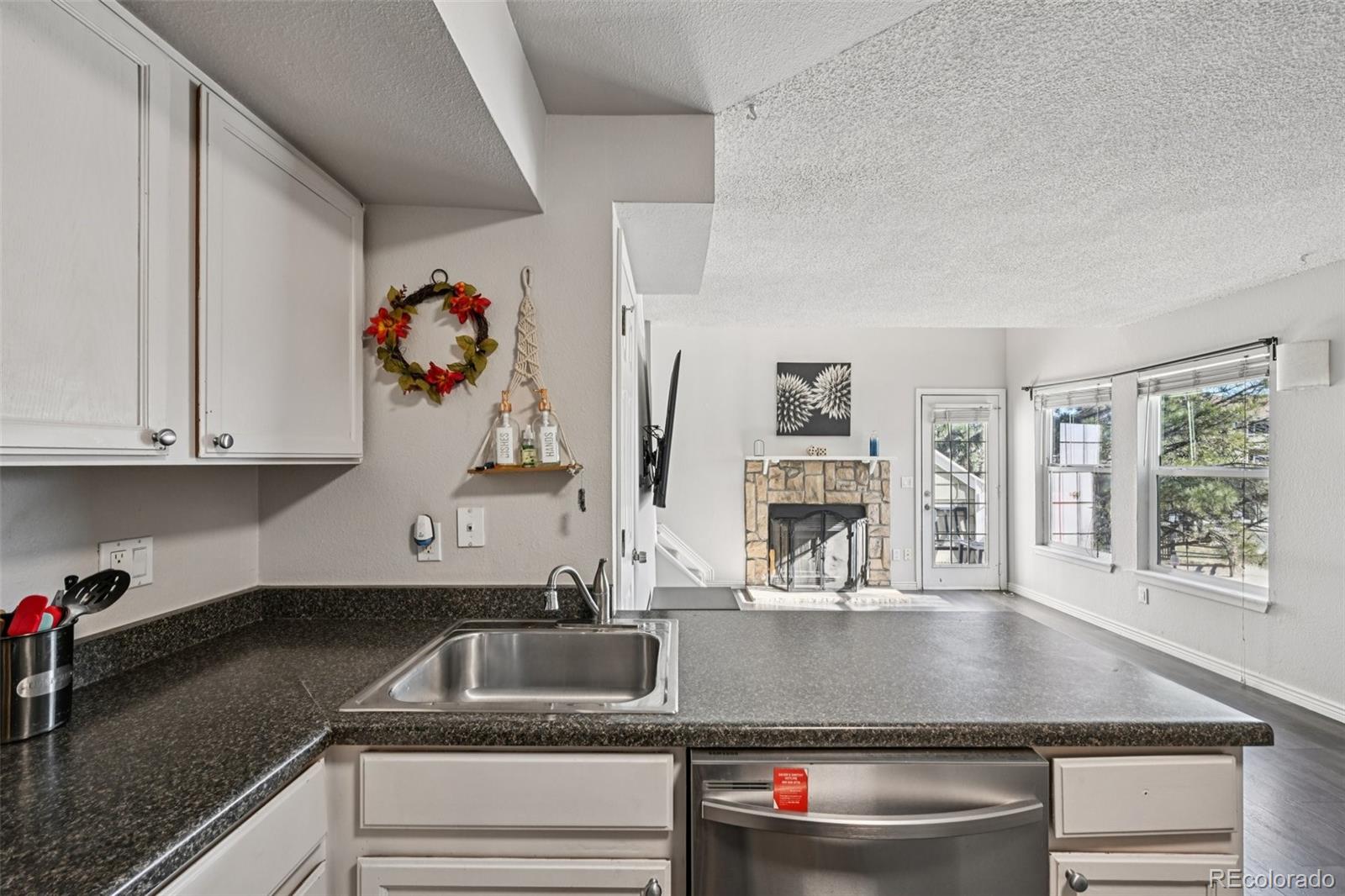 MLS Image #11 for 982 s dearborn way 14,aurora, Colorado