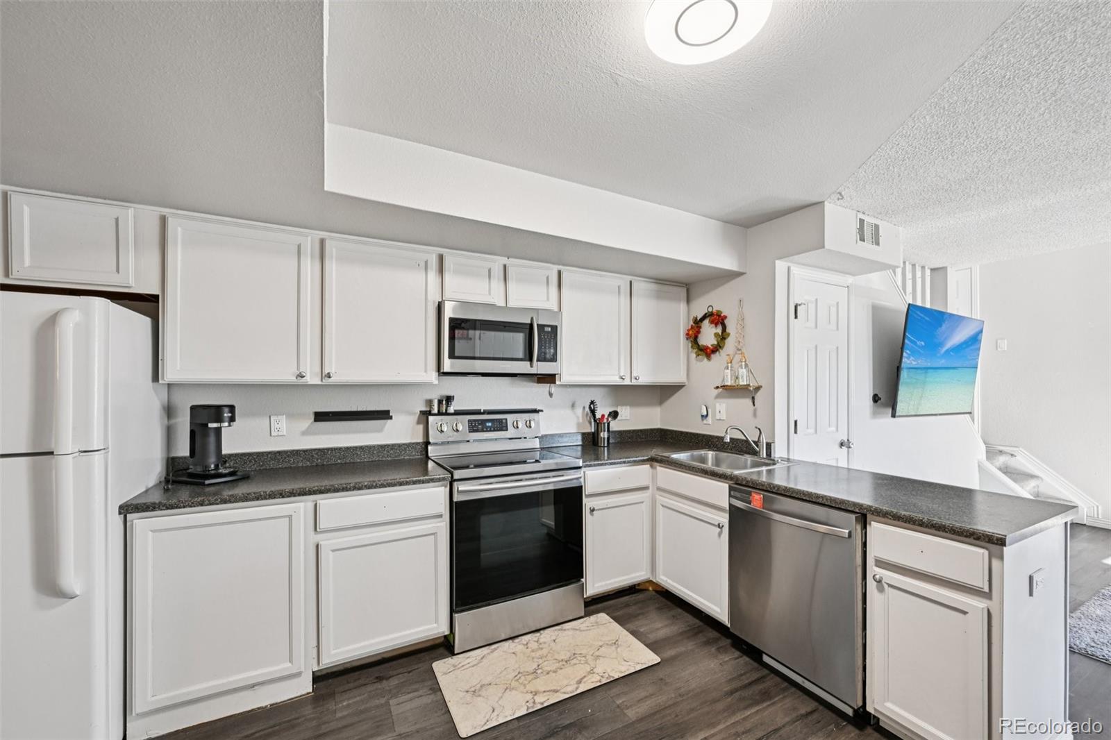 MLS Image #14 for 982 s dearborn way 14,aurora, Colorado