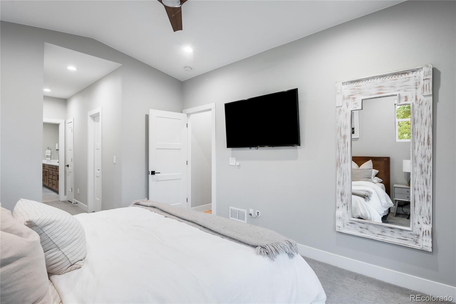 MLS Image #13 for 1140  harrison street,denver, Colorado