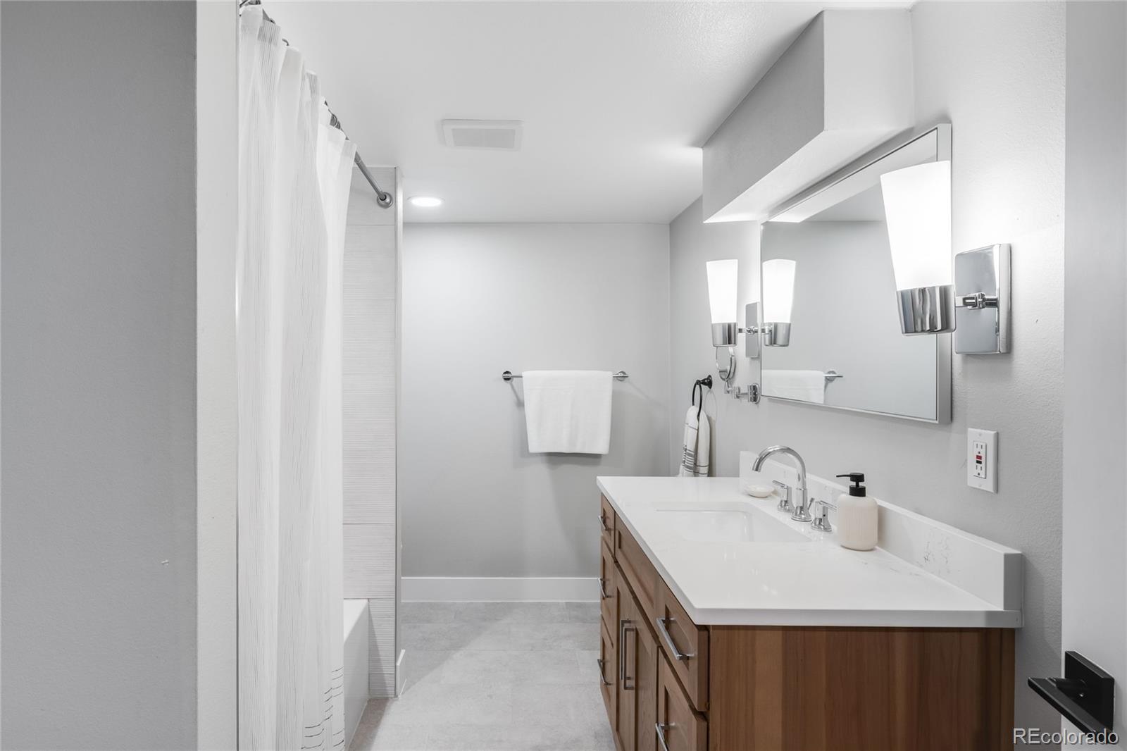 MLS Image #26 for 1140  harrison street,denver, Colorado
