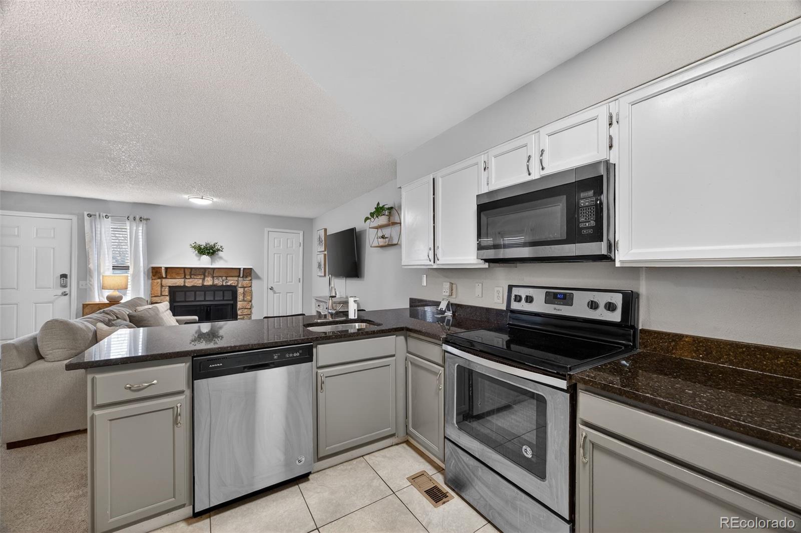 MLS Image #6 for 912 s dearborn way 4,aurora, Colorado