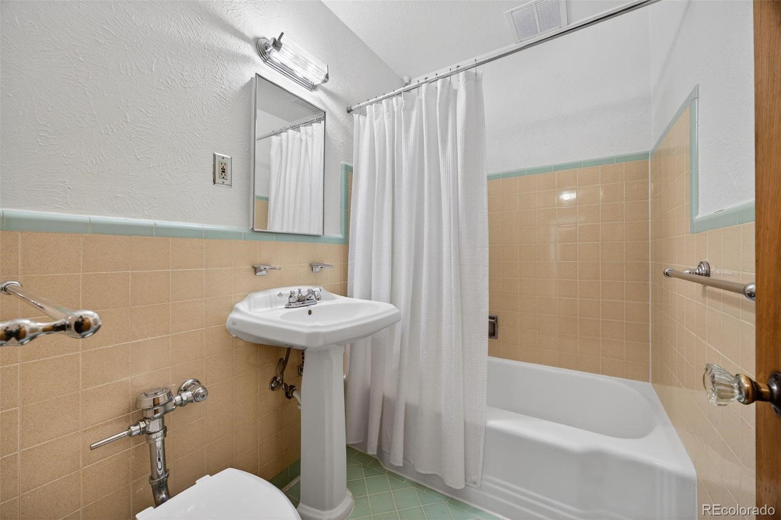 MLS Image #4 for 733 e 2nd avenue 301,denver, Colorado