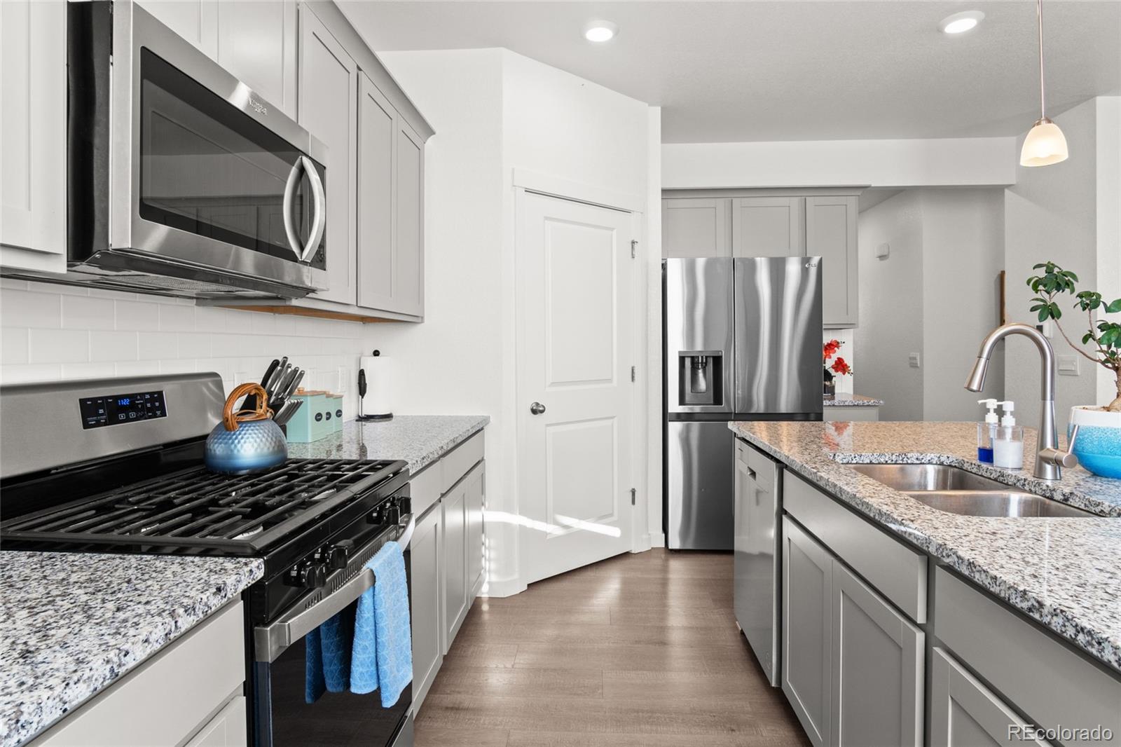 MLS Image #5 for 27436 e byers place,aurora, Colorado