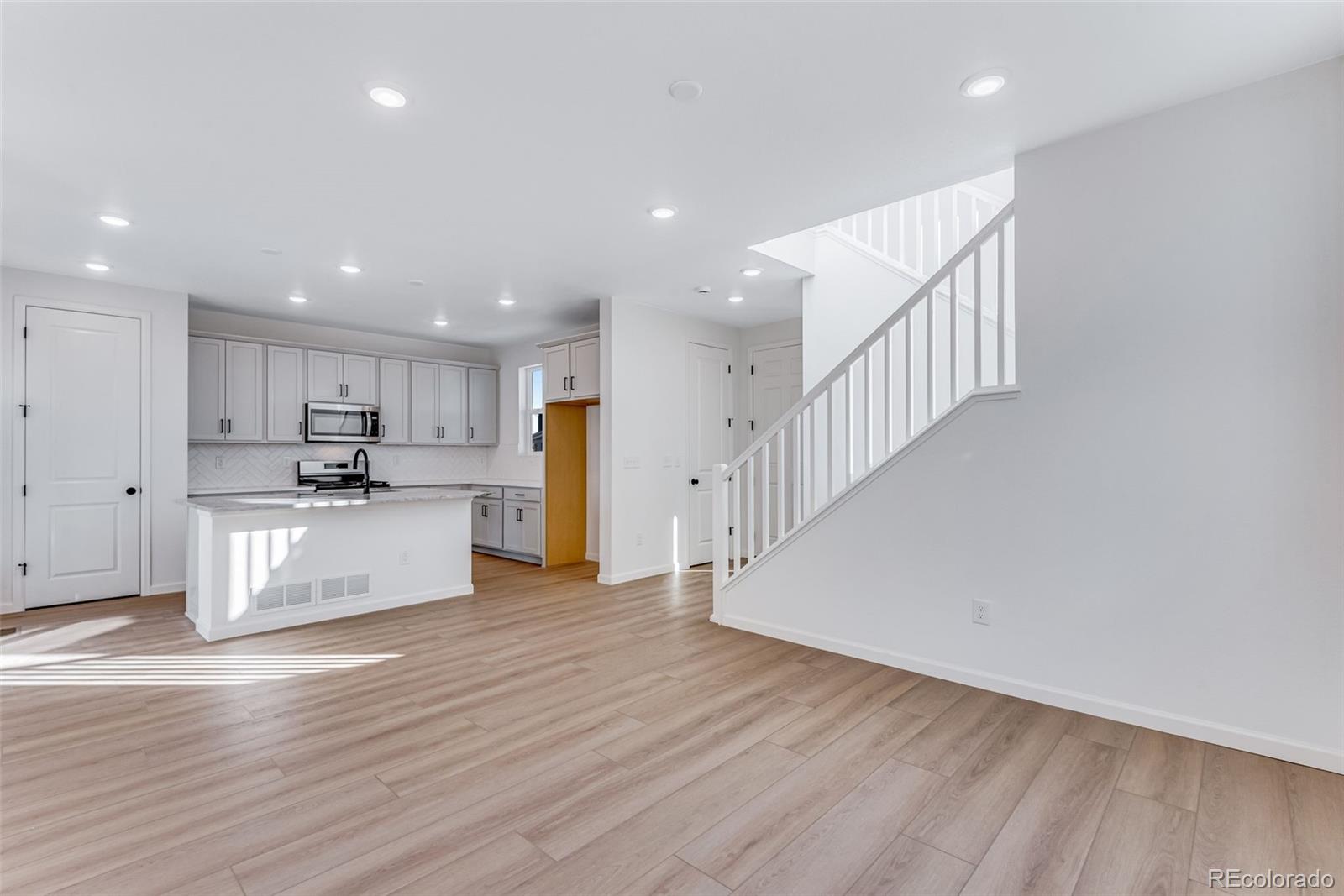 MLS Image #10 for 20553 e 57th avenue,aurora, Colorado