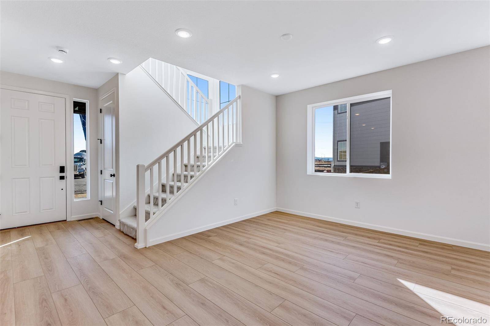 MLS Image #11 for 20553 e 57th avenue,aurora, Colorado