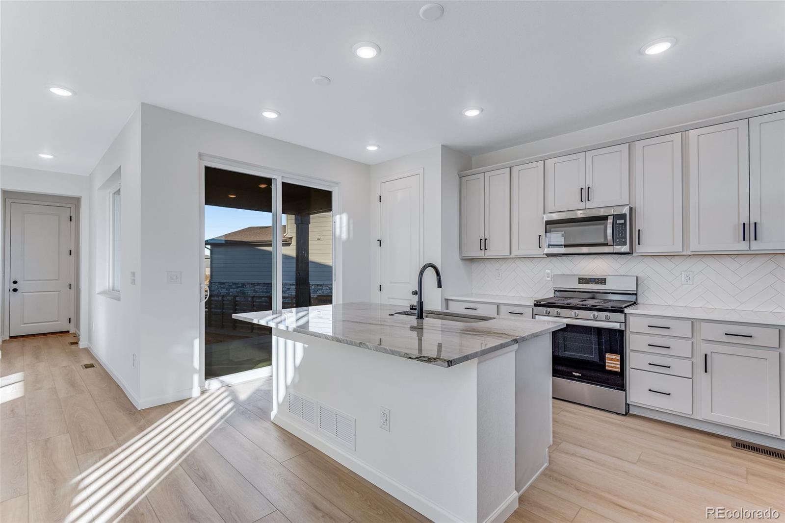 MLS Image #12 for 20553 e 57th avenue,aurora, Colorado