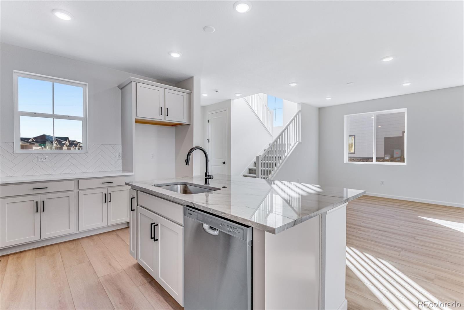 MLS Image #16 for 20553 e 57th avenue,aurora, Colorado