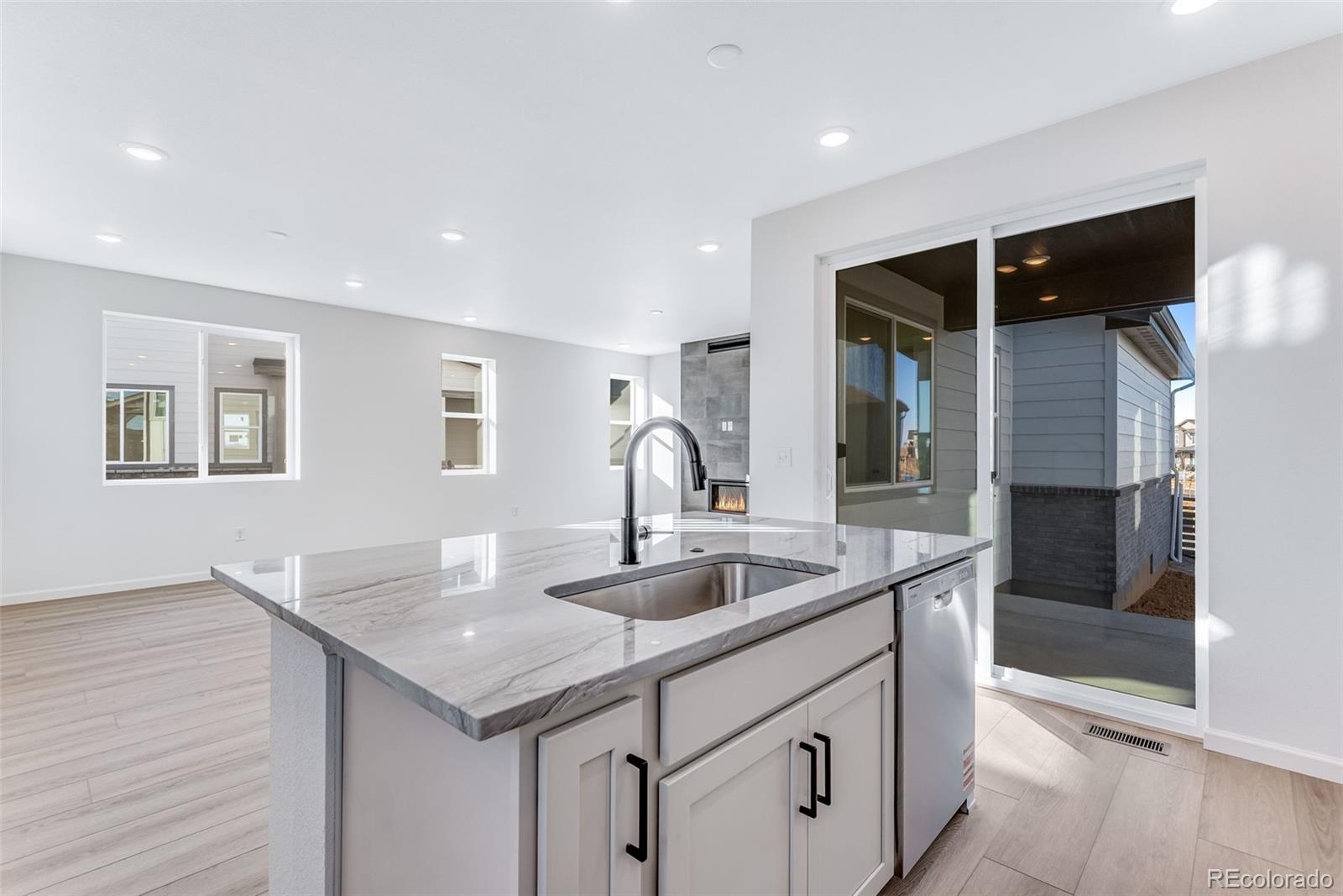 MLS Image #17 for 20553 e 57th avenue,aurora, Colorado