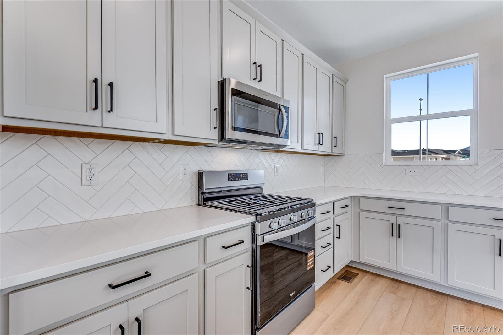 MLS Image #18 for 20553 e 57th avenue,aurora, Colorado