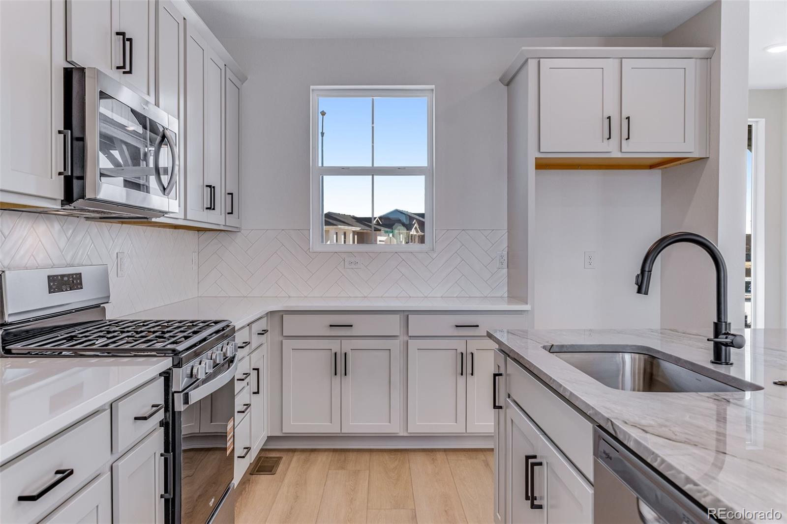MLS Image #19 for 20553 e 57th avenue,aurora, Colorado
