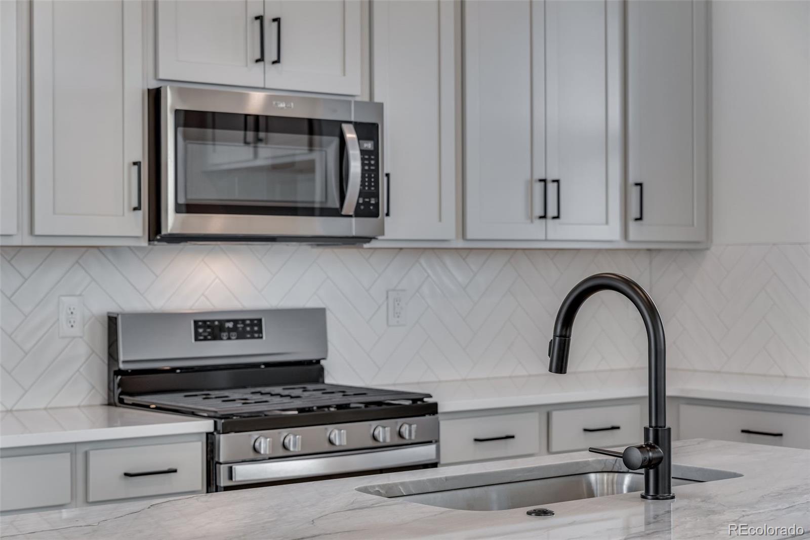 MLS Image #20 for 20553 e 57th avenue,aurora, Colorado
