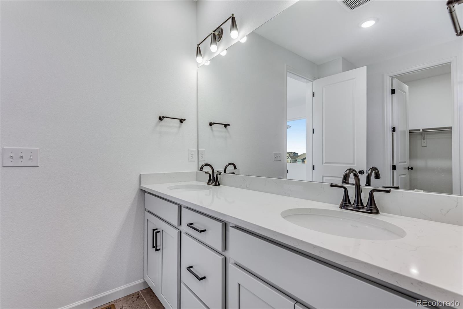 MLS Image #40 for 20553 e 57th avenue,aurora, Colorado