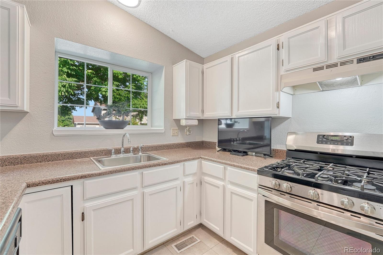 MLS Image #8 for 8474 s upham way,littleton, Colorado
