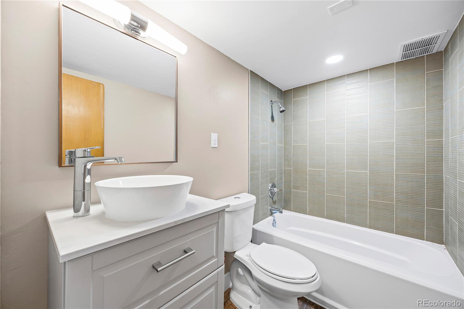 MLS Image #11 for 1121  albion street 305,denver, Colorado