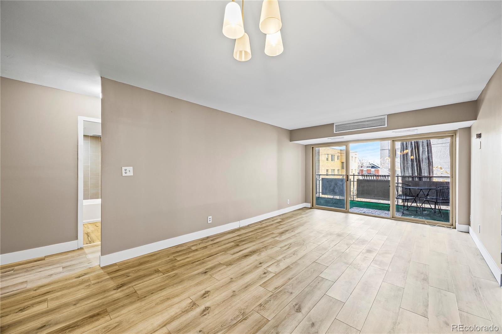 MLS Image #5 for 1121  albion street 305,denver, Colorado