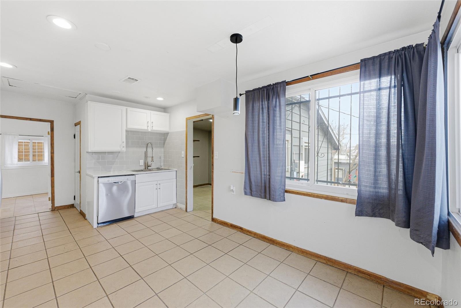 MLS Image #11 for 1505 w alaska place,denver, Colorado