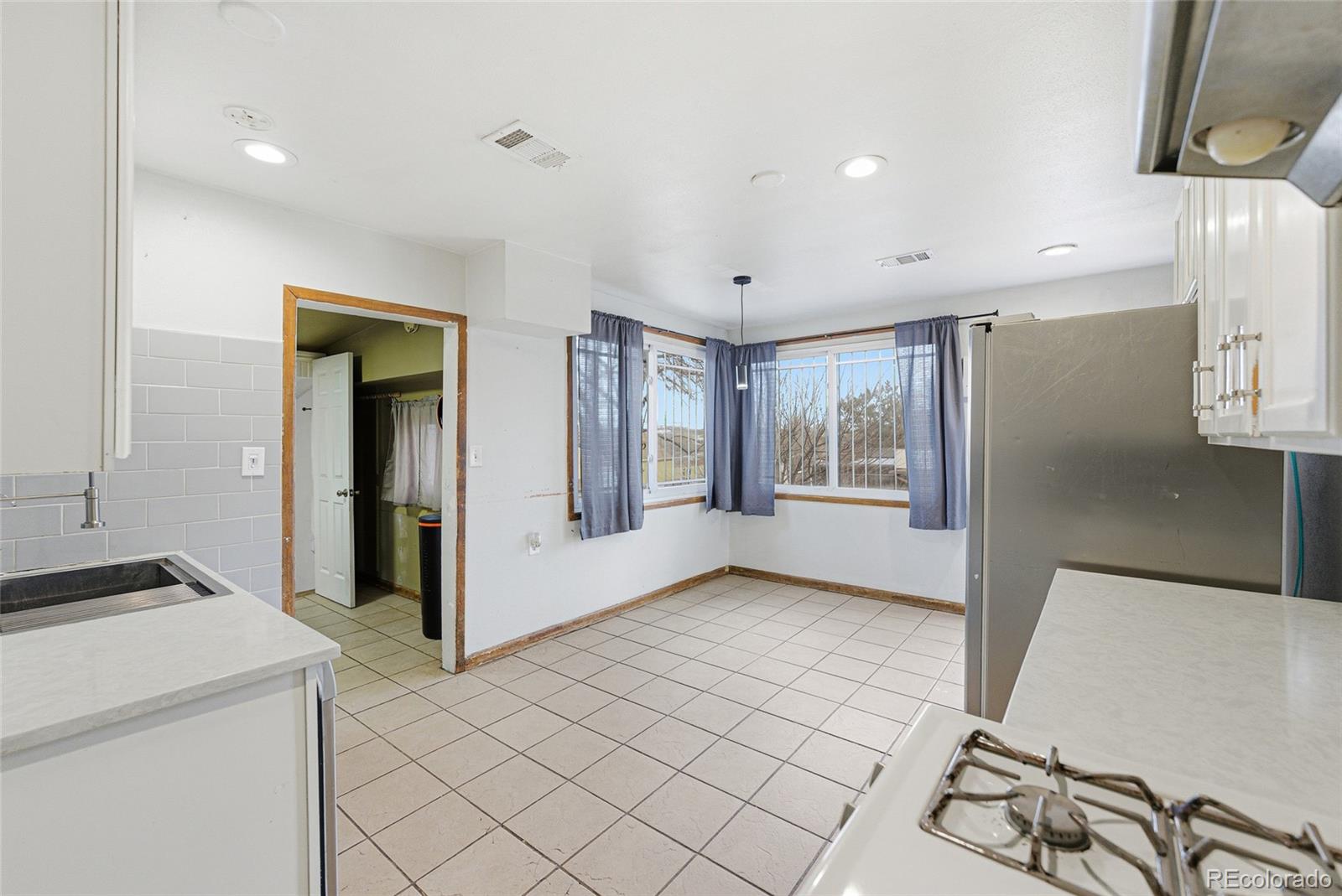 MLS Image #9 for 1505 w alaska place,denver, Colorado