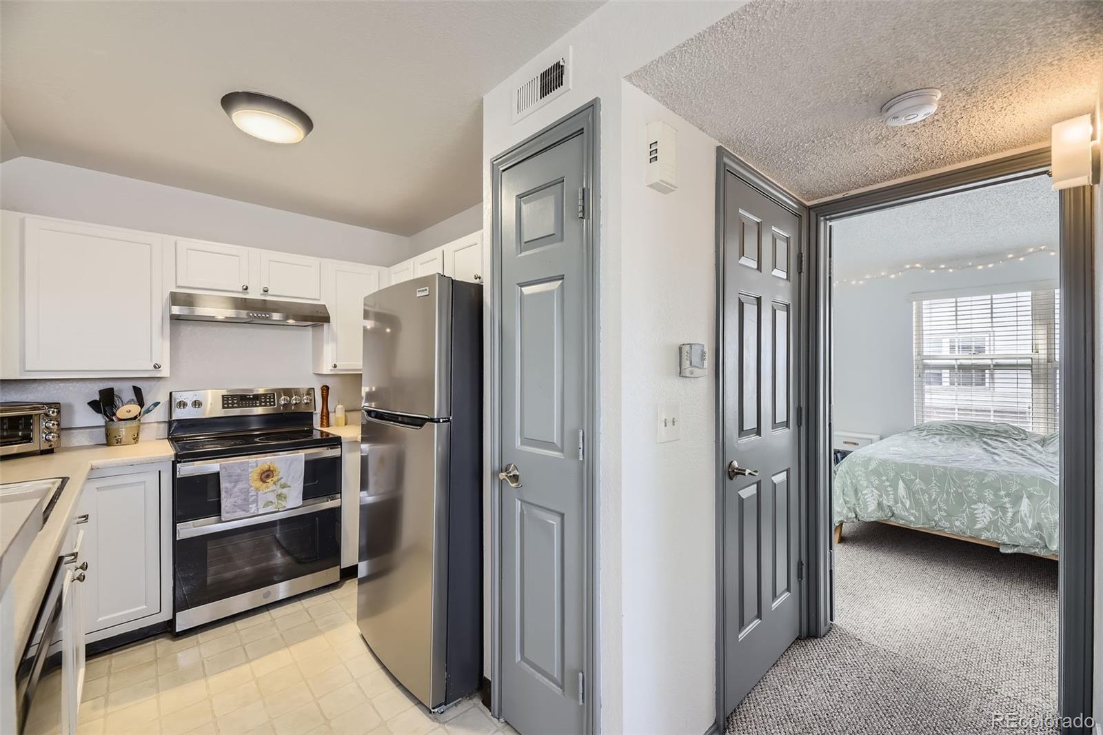 MLS Image #11 for 3010 w prentice avenue,littleton, Colorado