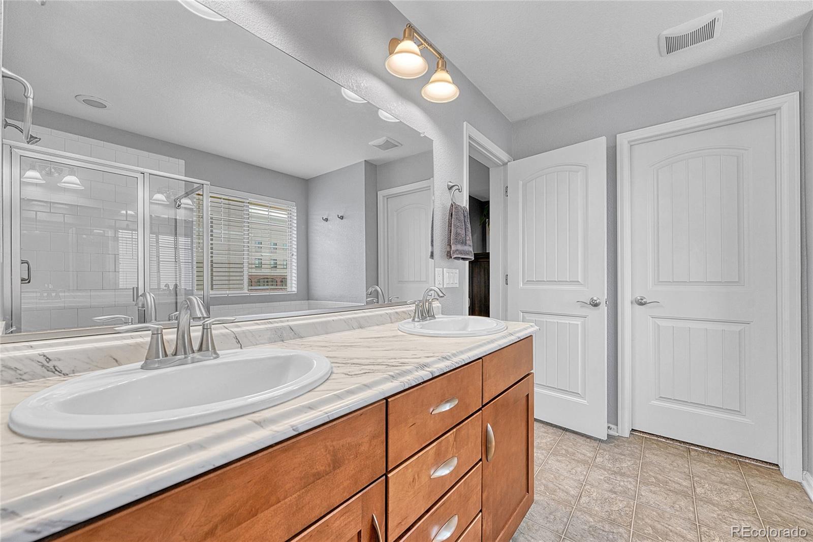 MLS Image #15 for 8052 e 49th place,denver, Colorado