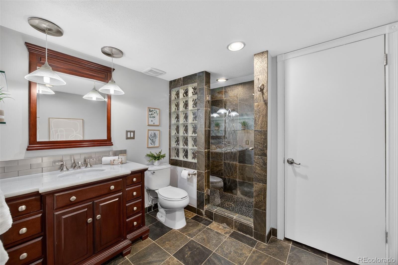 MLS Image #17 for 4250 s olive street 111,denver, Colorado