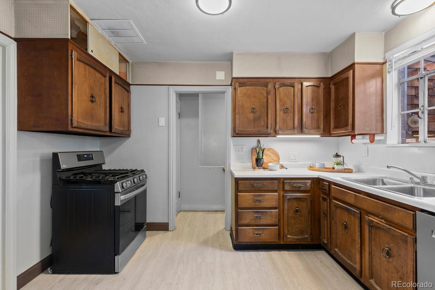 MLS Image #14 for 390  dexter street,denver, Colorado