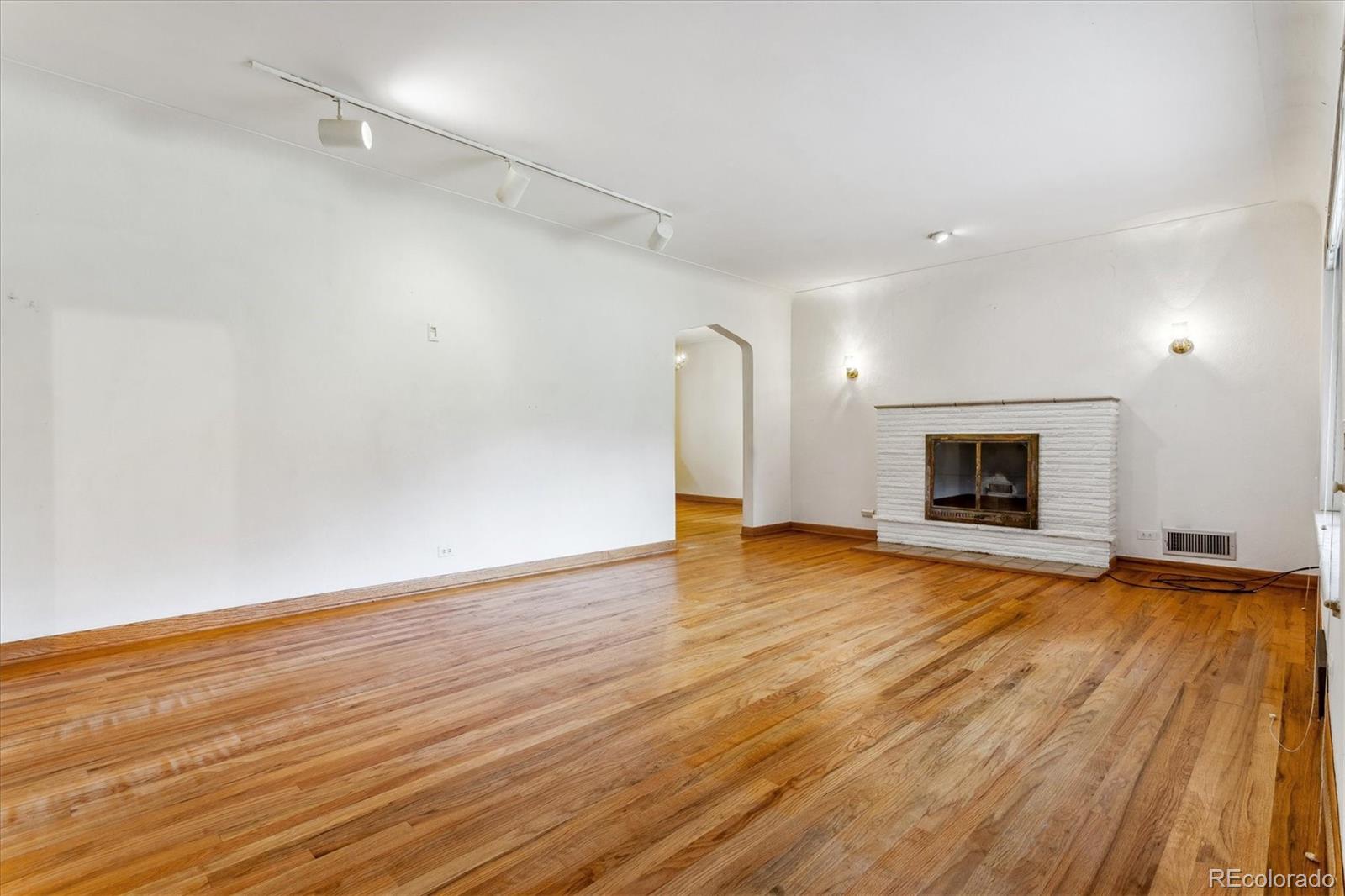 MLS Image #15 for 2520 s jackson street,denver, Colorado