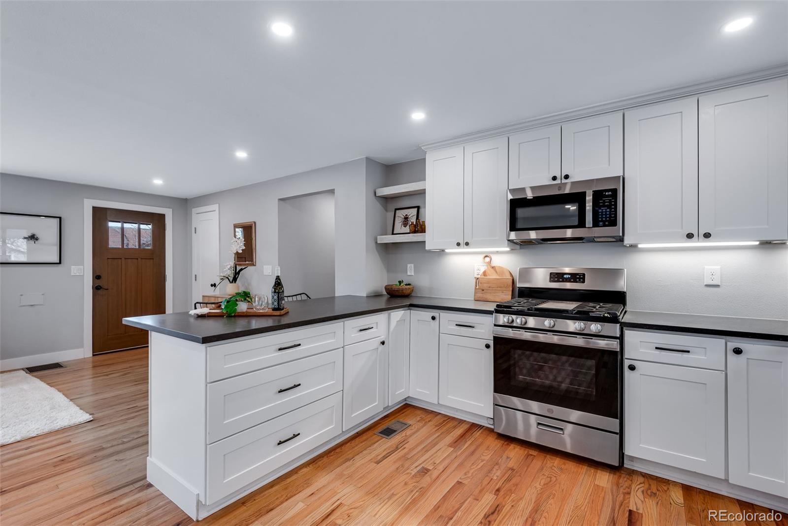 MLS Image #11 for 2716 s irving street,denver, Colorado