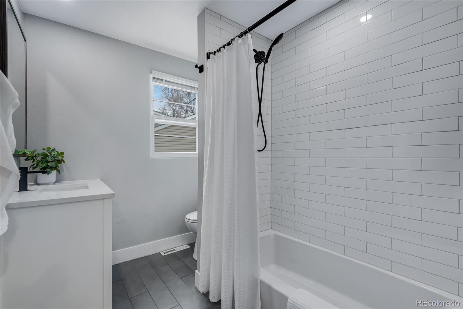 MLS Image #17 for 2716 s irving street,denver, Colorado