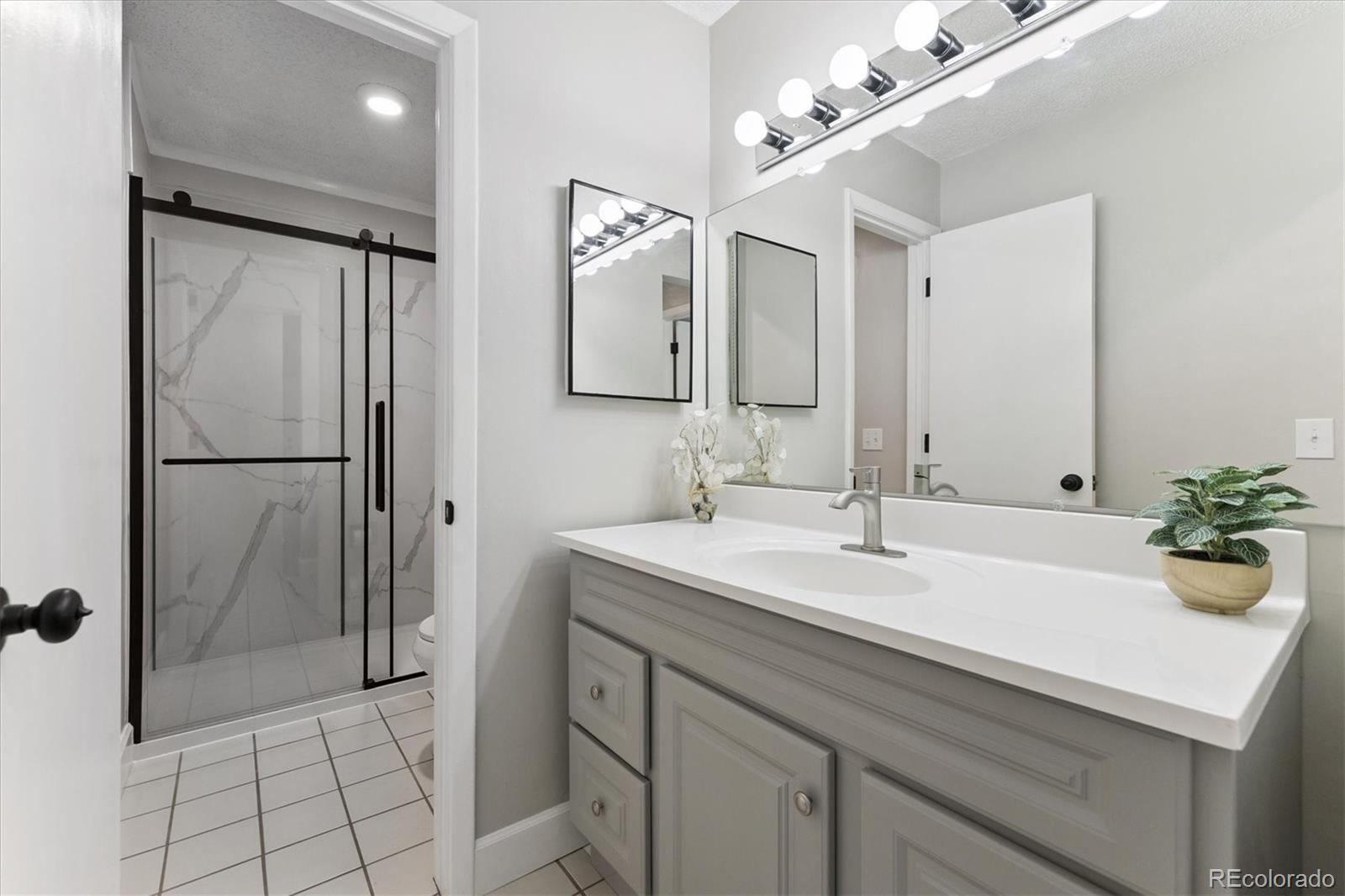 MLS Image #17 for 2225 s jasmine street 102,denver, Colorado