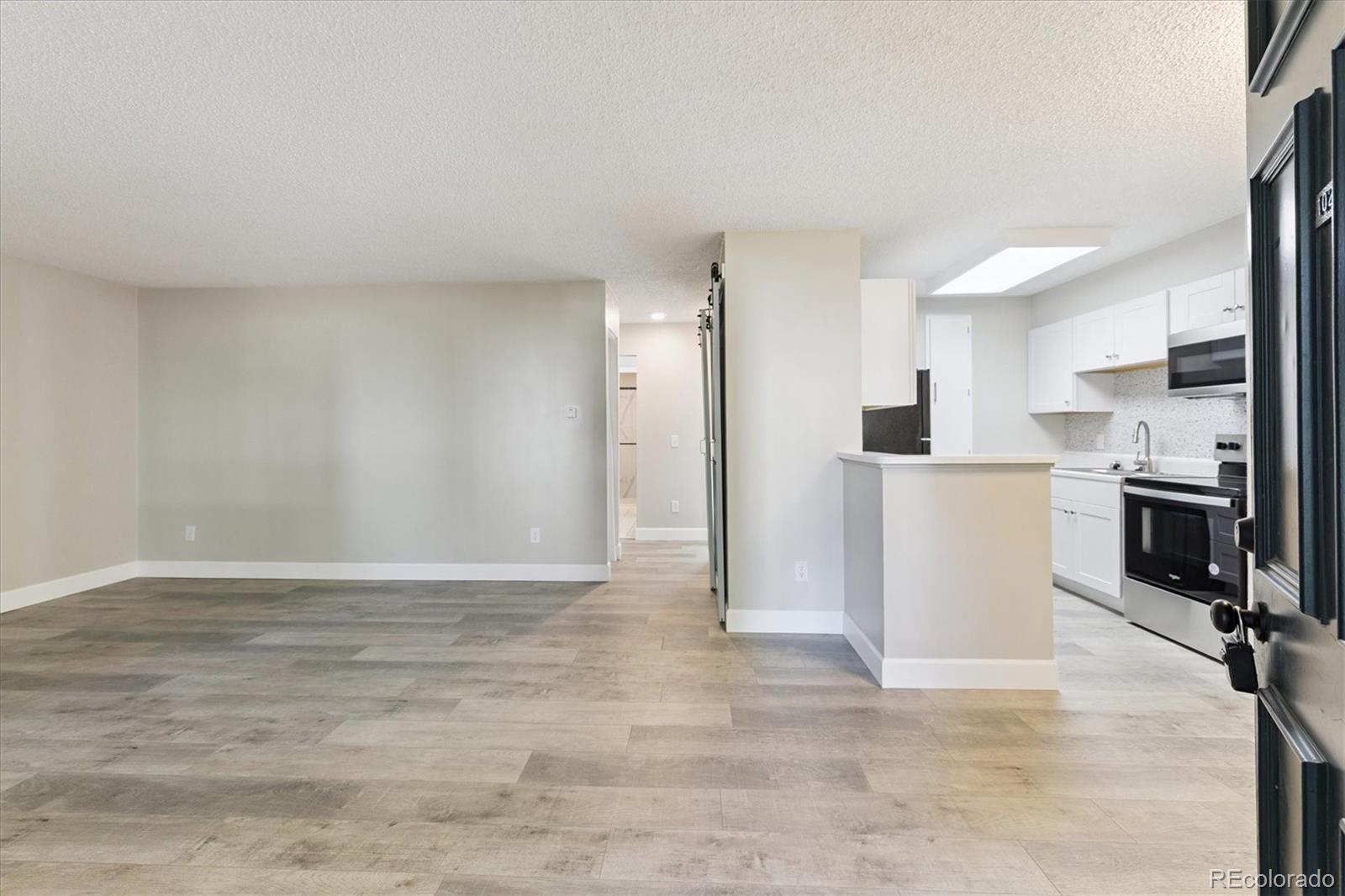 MLS Image #4 for 2225 s jasmine street 102,denver, Colorado